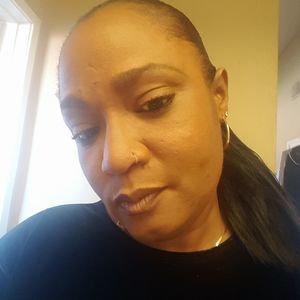 Meet your Posher, Esha